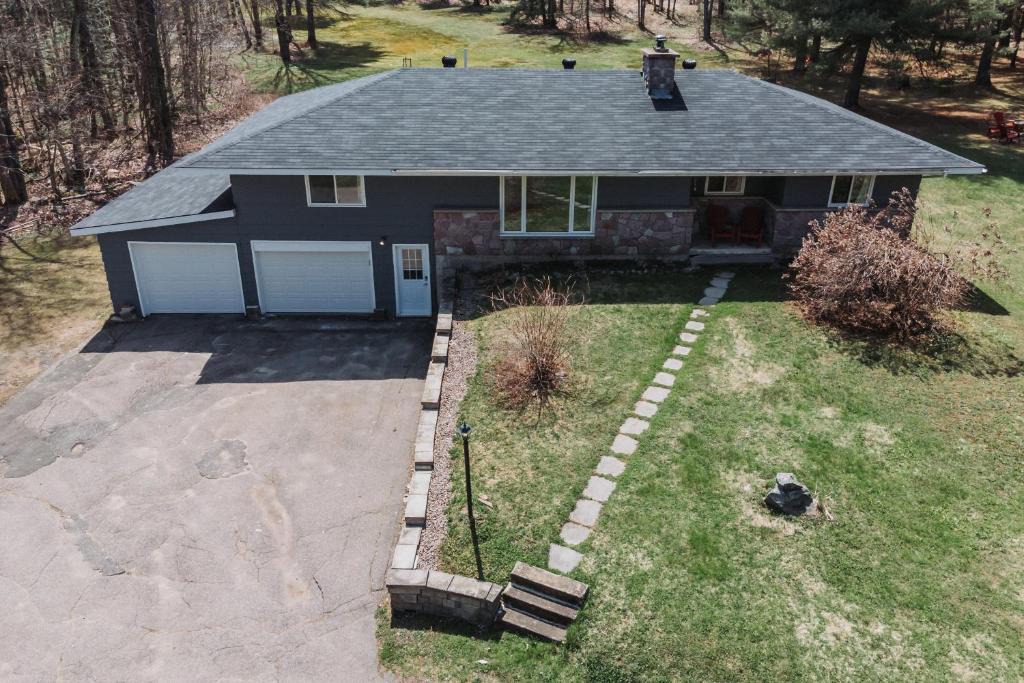 Bracebridge House | Gorgeous Muskoka Cottage with 26 acres