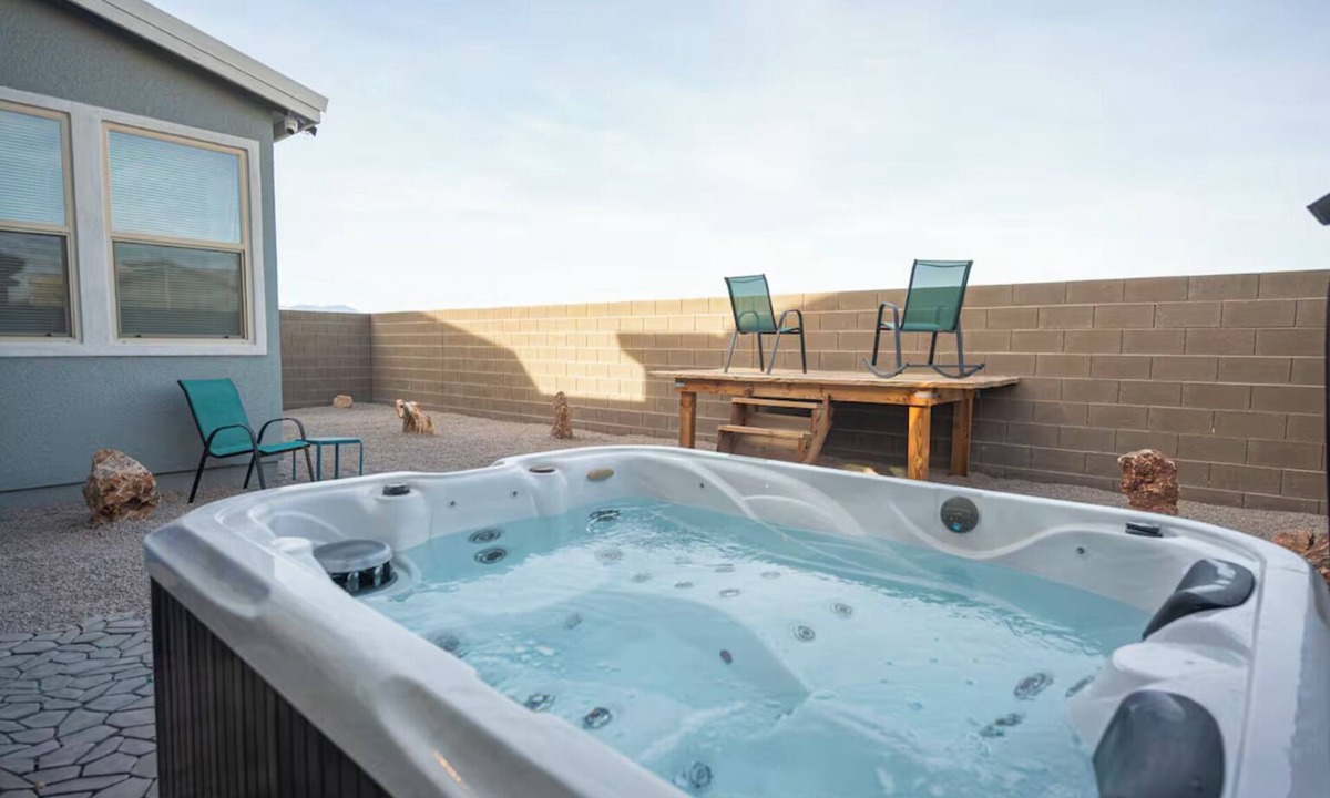 Henderson House | Gorgeous Strip View House with Telescope and Hot Tub
