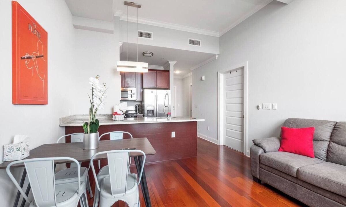 Olde Kensington Apartment | Grand 1BR with Rooftop Pool & Gym