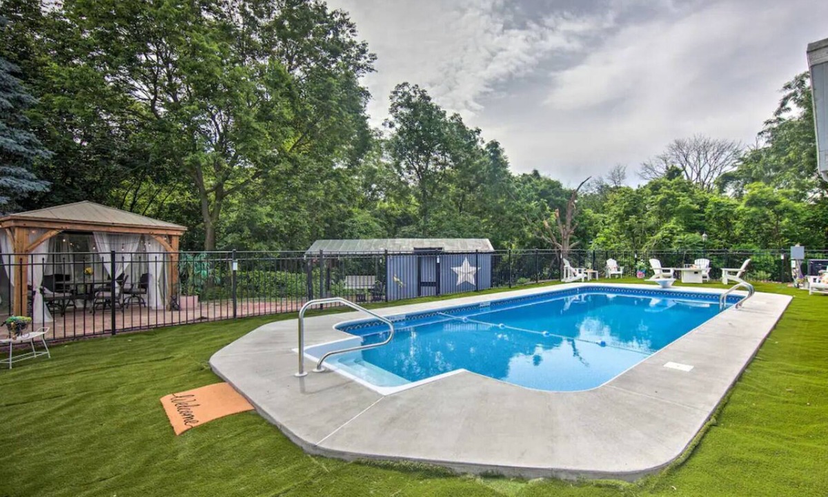 Hummelstown House | Grand Saltwater Oasis Retreat !