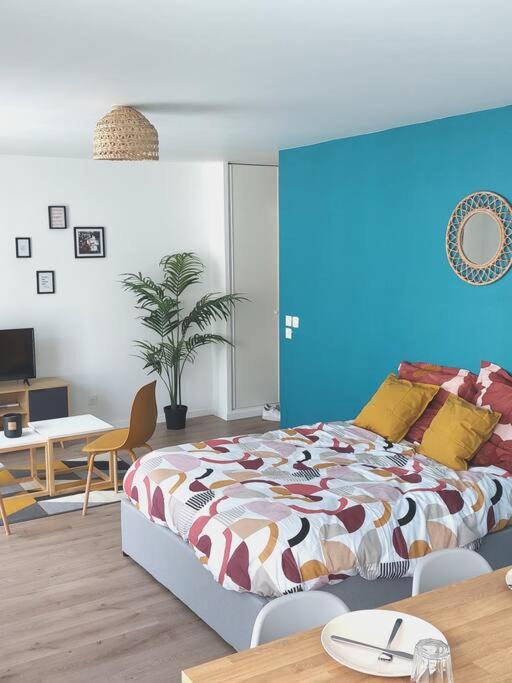Villemomble Apartment | Grand studio moderne et cosy au pied du Tramway T4