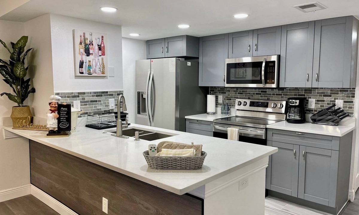 Royal Palm Bay Apartment | Grand Superior Bay 3BR Condo Near Disney