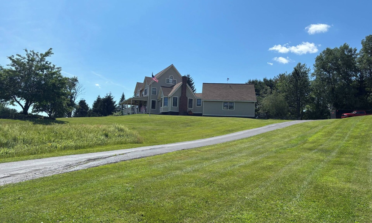 Gloversville House | Great 5-bedroom estate with inground pool, ten acres at the base of Adirondacks