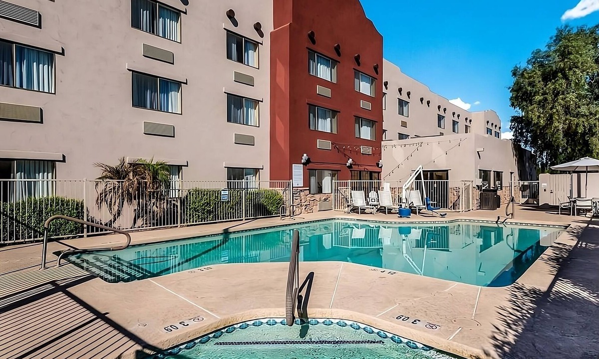 Palm Valley Hotel | Great Escape in Red Lion Inn & Suites Goodyear Phoenix! Parking, Breakfast, Pool