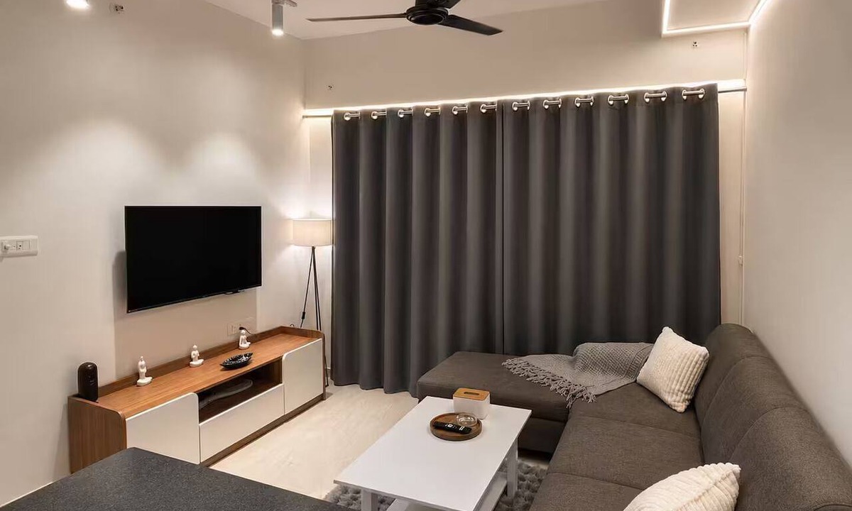 Thane West Apartment | Greyflix Heaven°23/10 mins drive - Viviana, Korum
