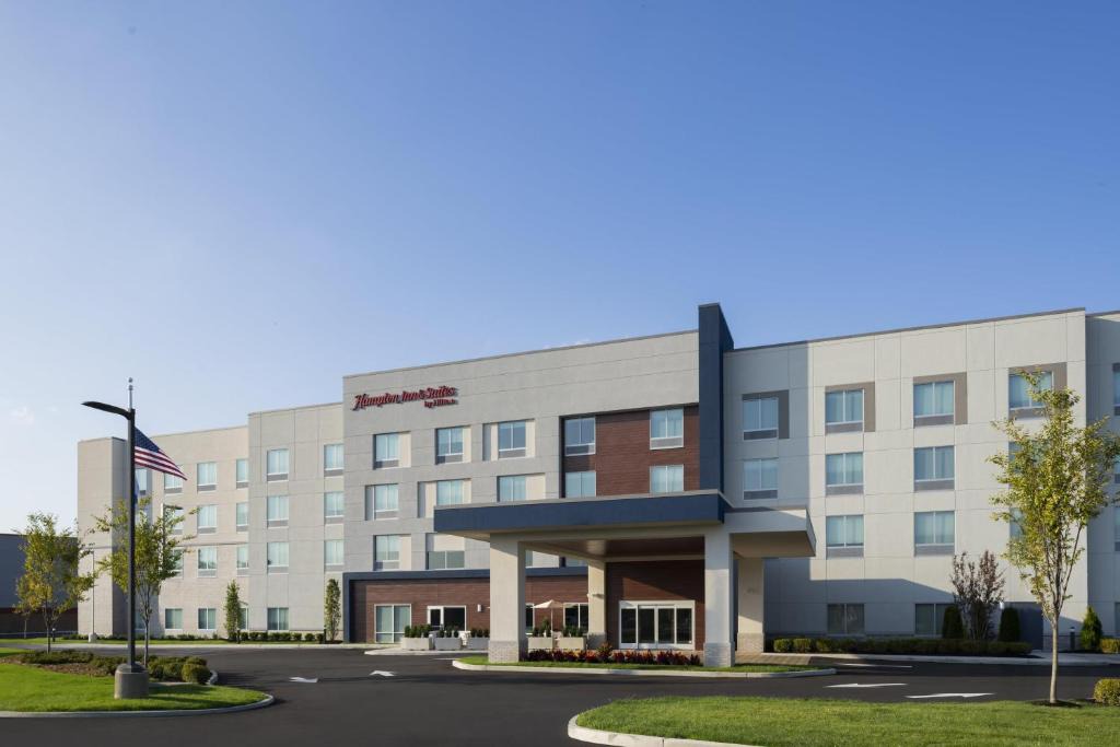 East Farmingdale Hotel | Hampton Inn & Suites By Hilton Long Island Farmingdale
