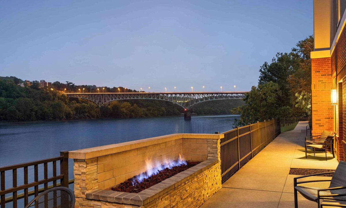 West Homestead Hotel | Hampton Inn & Suites Pittsburgh/Waterfront-West Homestead