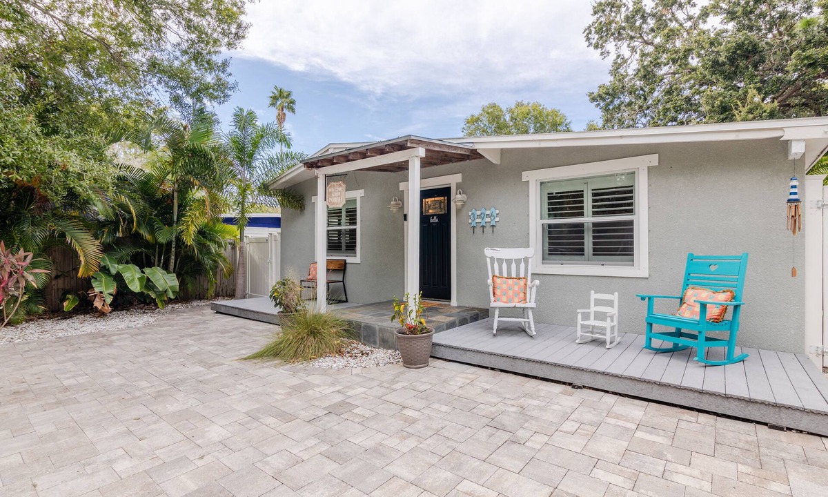 Crystal Beach Cottage | Happy Camper Cottage - Cozy Oasis with Outdoor Hot Tub