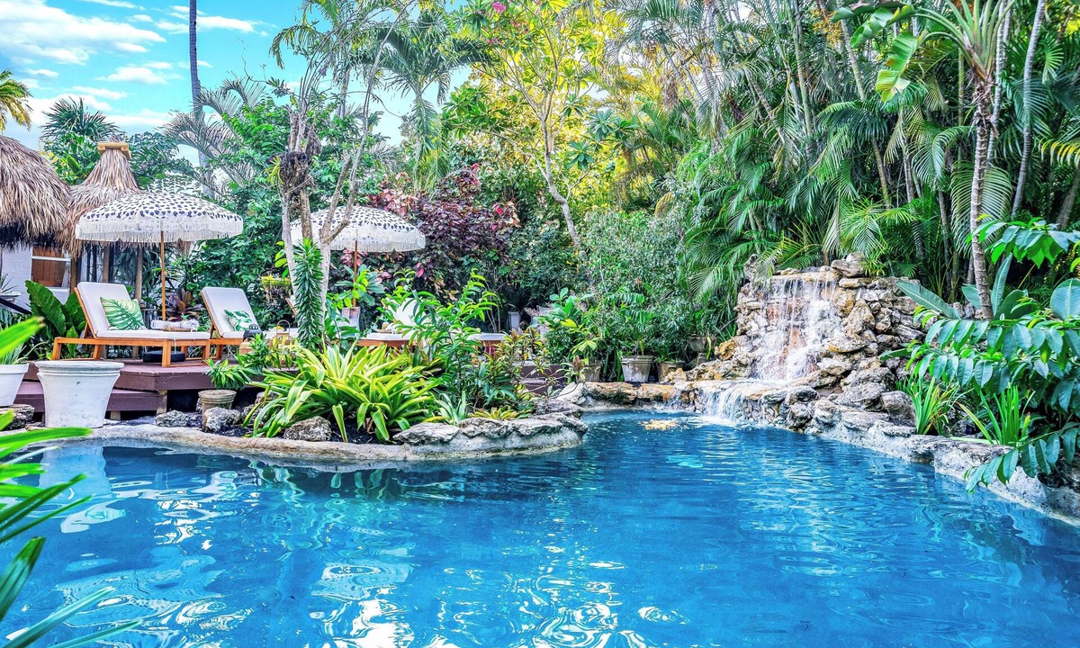 South Middle River House | Heated Pool/Hot Tub/10 min Beach & Airport - FIFA!