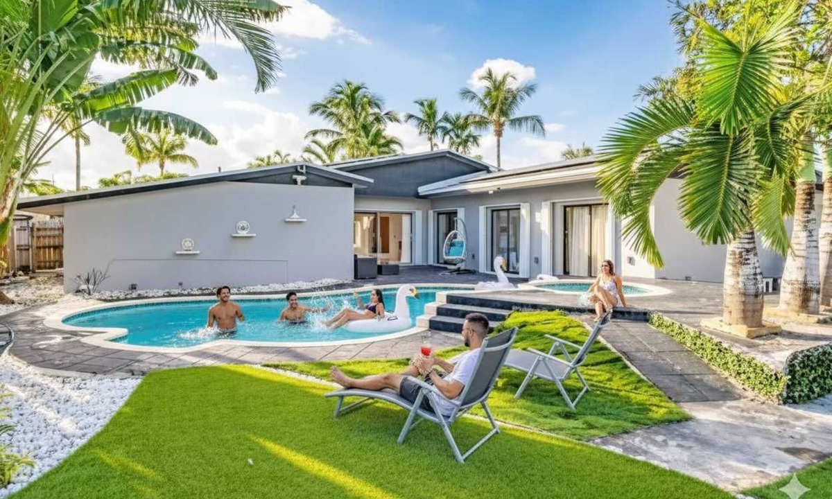 North Miami Beach House | Heated Pool Tropical Backyard 3BR, 12 min to Ocean