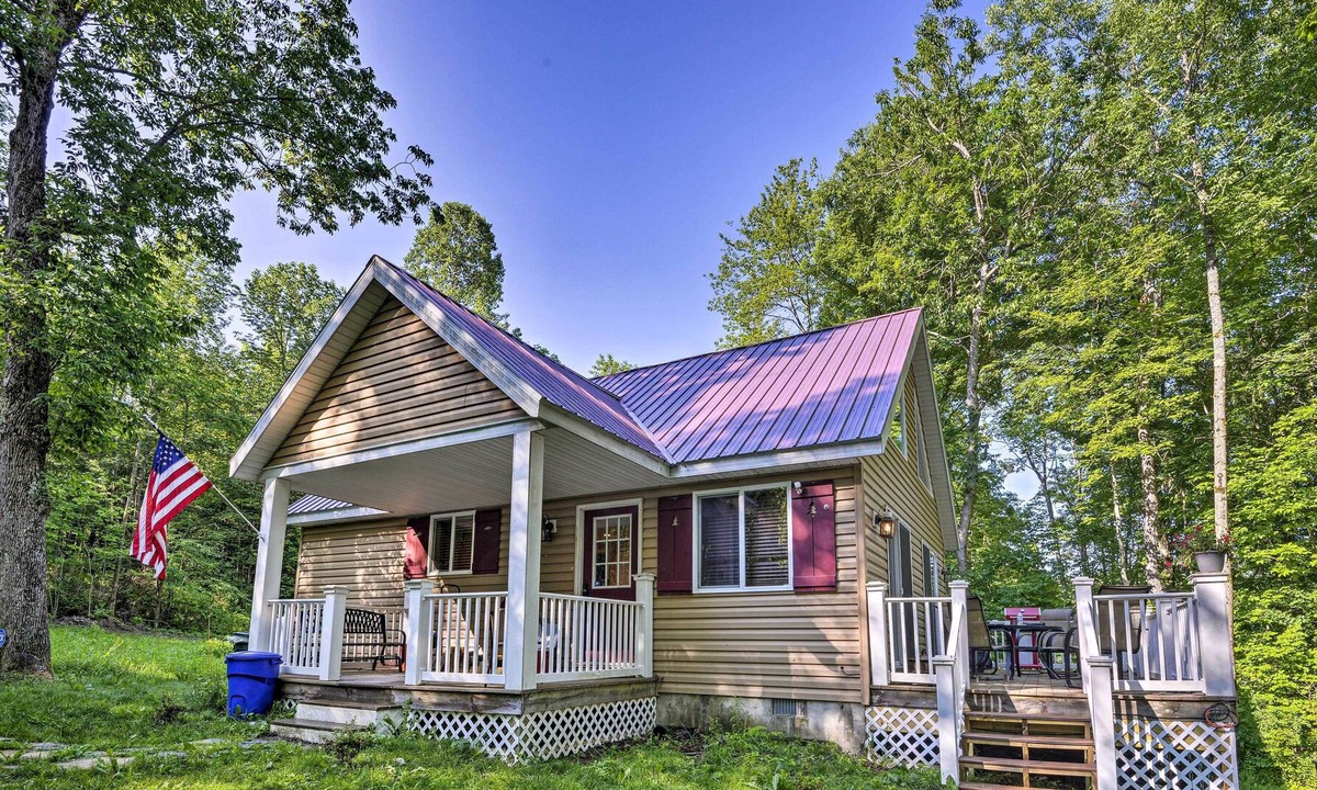 Town of Smyrna Cottage | Hidden Lakefront Retreat: Fire Pit & Fishing Dock!