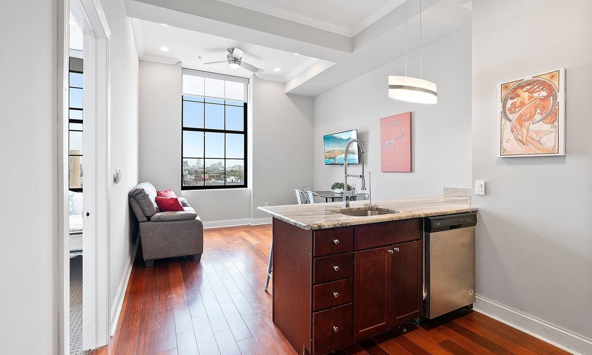 Olde Kensington Apartment | High-End 1BR w/Rooftop Amenities