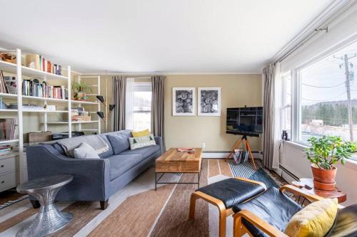 Fishs Eddy House | Hillcrest Cottage - Charming Cottage with hot tub and view!