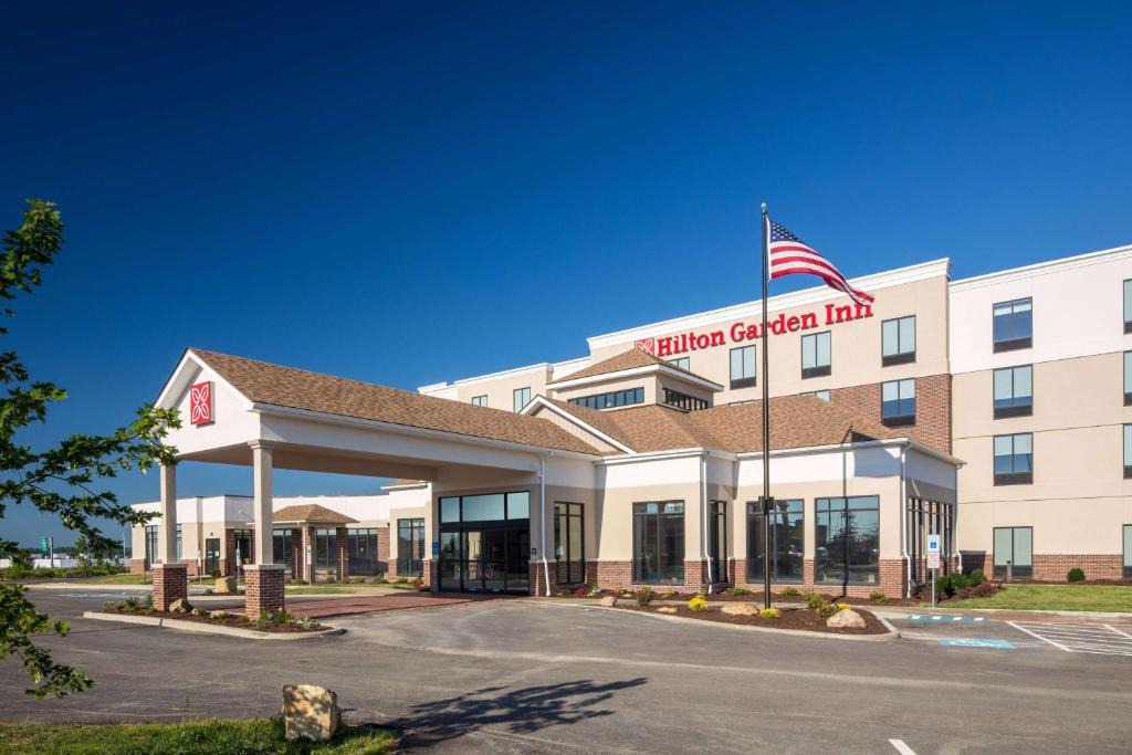 Moon Township Hotel | Hilton Garden Inn Pittsburgh Airport