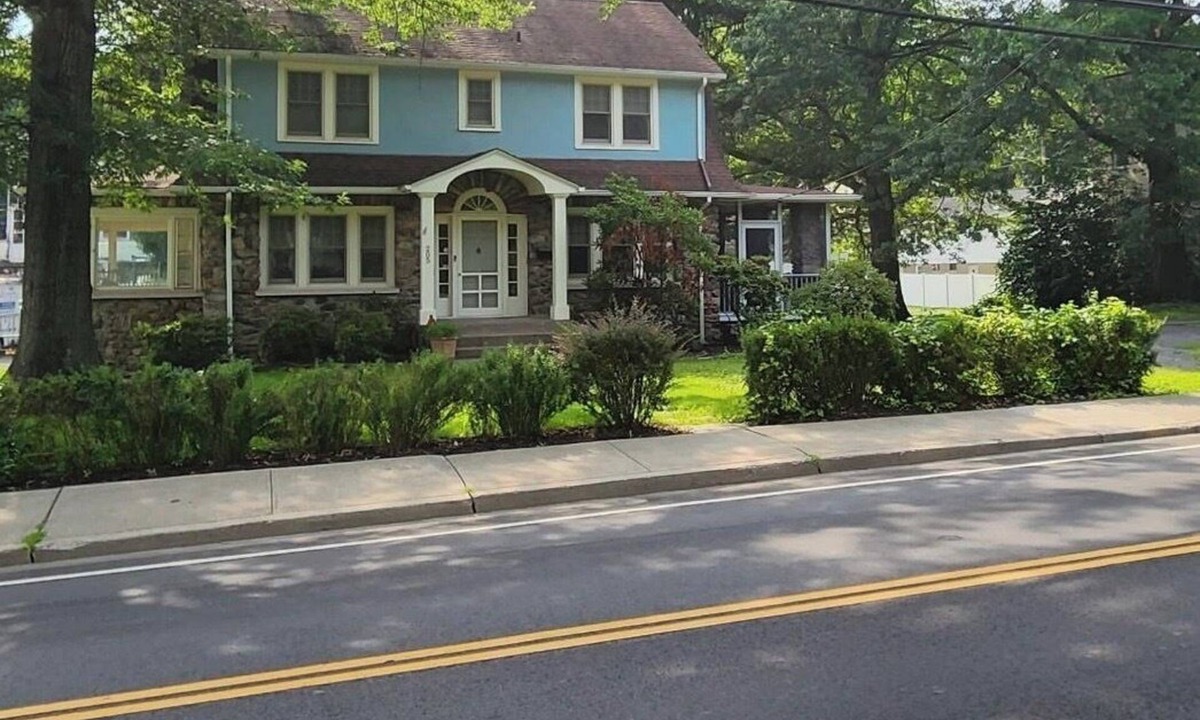 Highland Falls House | Historic home at West Point on Main Street. 1 mile from Thayer Gate!