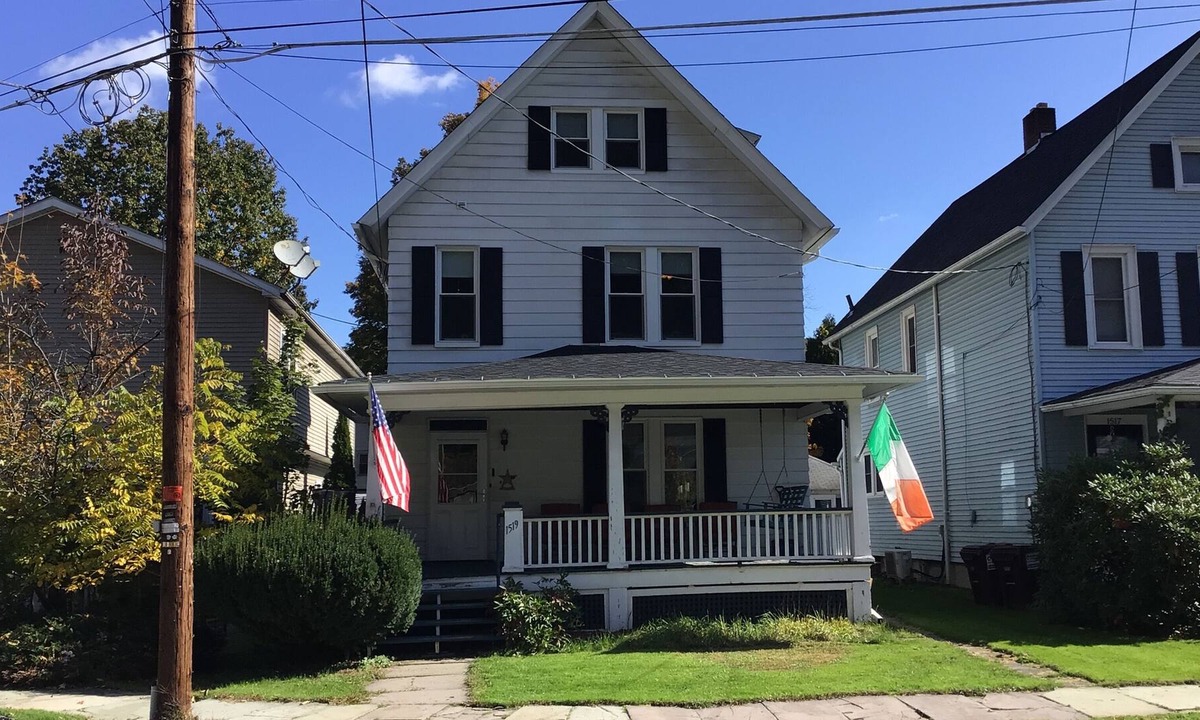 Honesdale House | Historic House near lakes, rivers and skiing