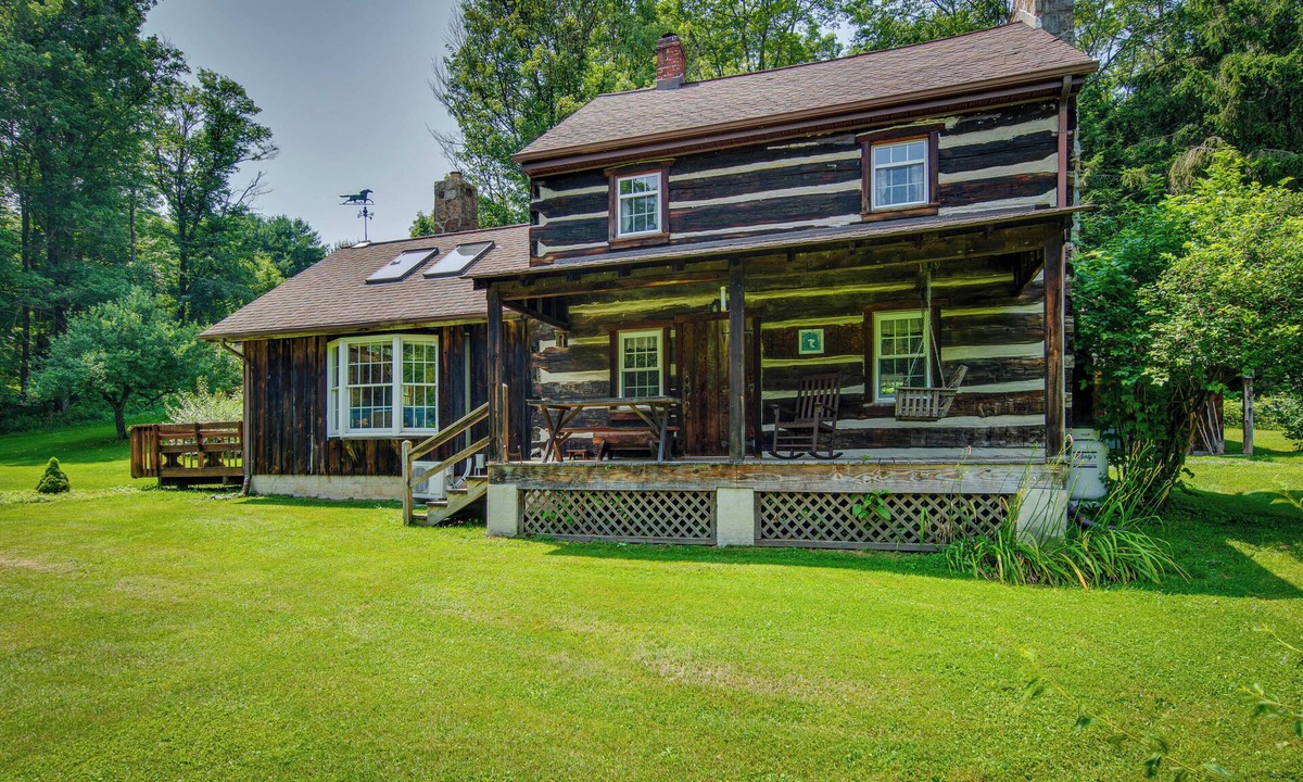 Drifting Cabin | Historic Morrisdale Area Cabin w/Deck & Fireplace