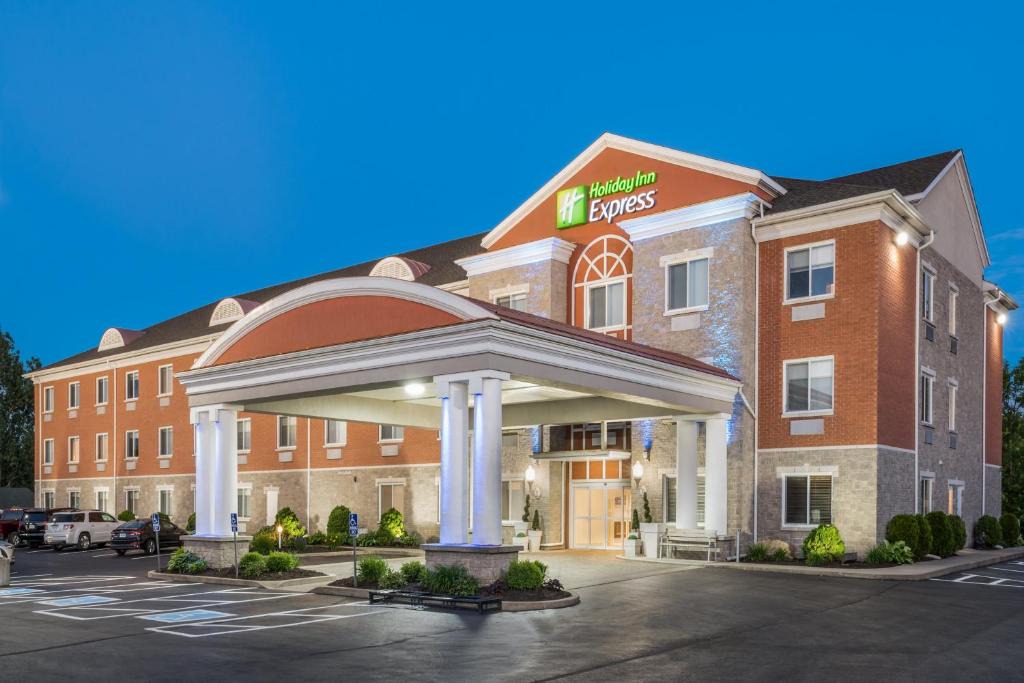 Gananoque Resort | Holiday Inn Express Hotel & Suites 1000 Islands - Gananoque by IHG