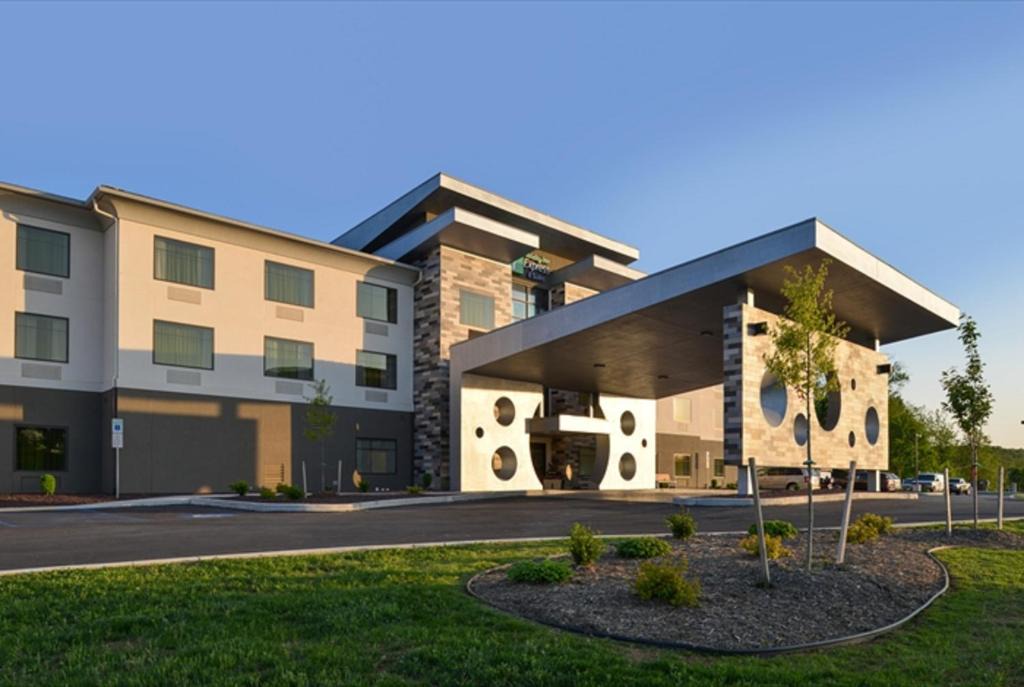 Shippensburg Hotel | Holiday Inn Express & Suites Shippensburg by IHG
