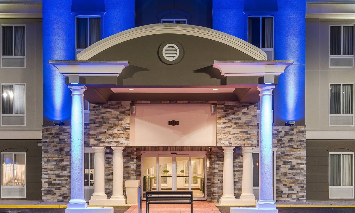 Mount Laurel Hotel | Holiday Inn Express & Suites Philadelphia - Mt. Laurel by IHG