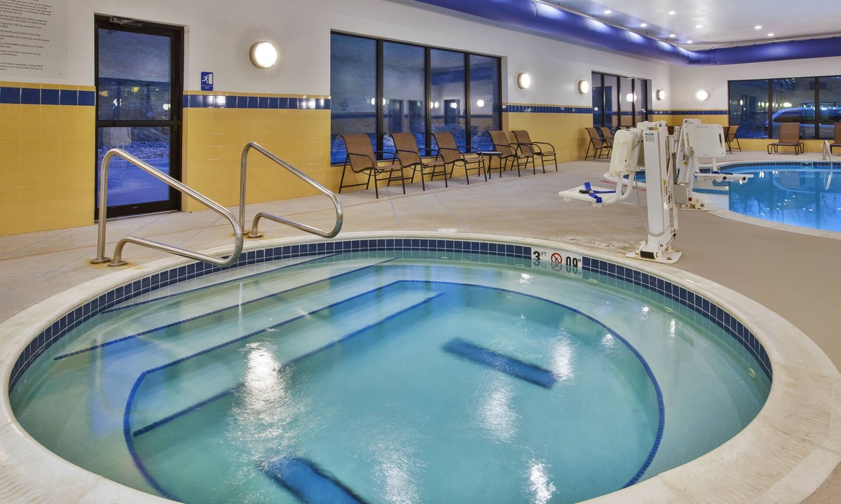 Strabane Hotel | Holiday Inn Express & Suites Washington - Meadow Lands by IHG