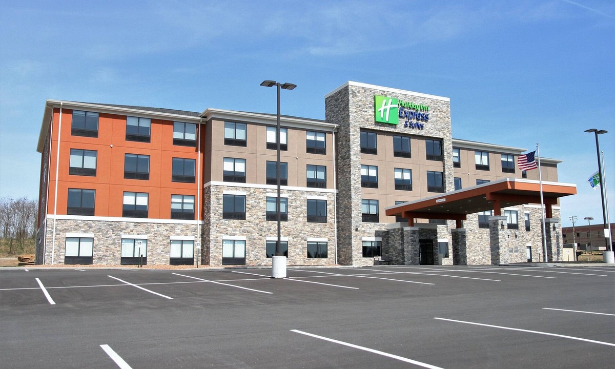 Clarion Hotel | Holiday Inn Express & Suites Clarion by IHG