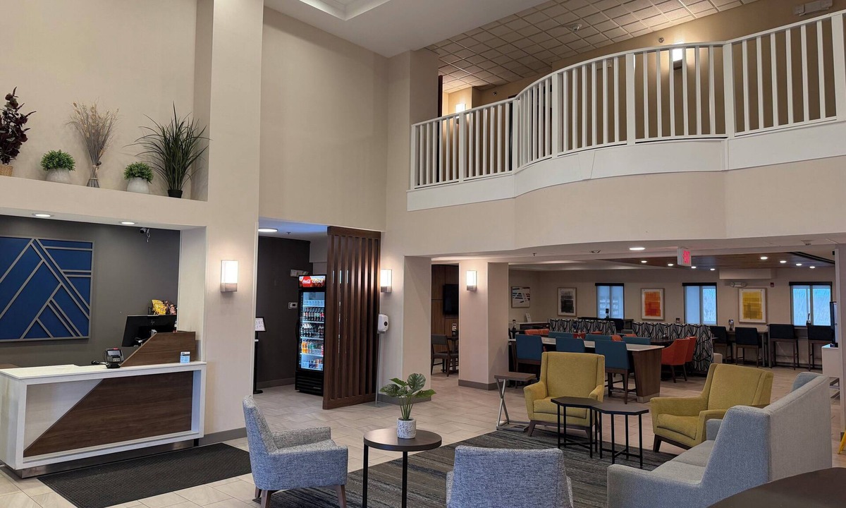 Lindbergh Lawns Hotel | Holiday Inn Express Syracuse Fairgrounds by IHG