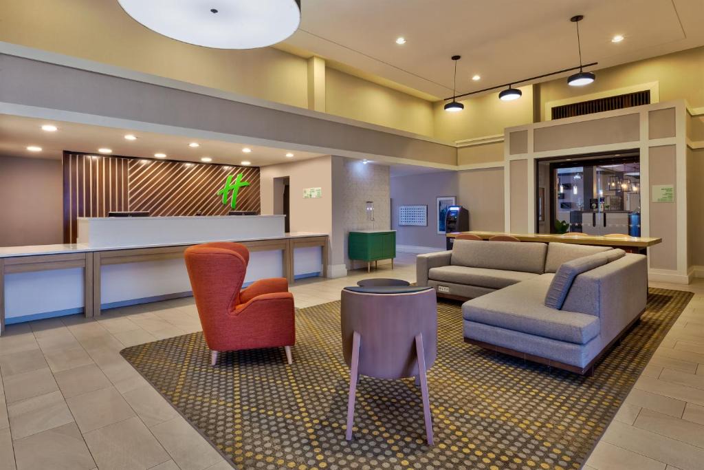 Carle Place Hotel | Holiday Inn Westbury-Long Island by IHG