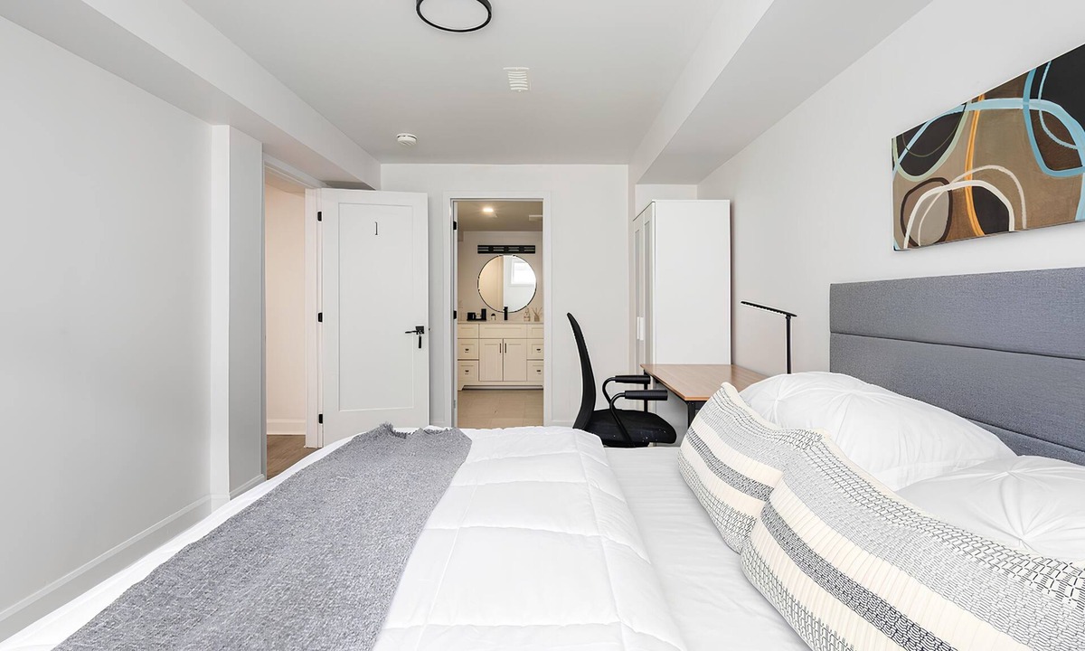 Ottawa Division Bed & Breakfast | Home away from Home