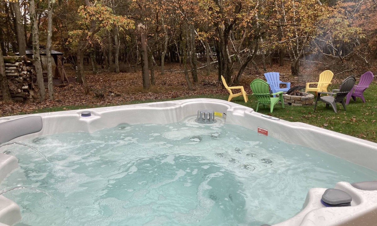 Tunkhannock Township House | Home w/game room hot tub 65" TV sauna AC