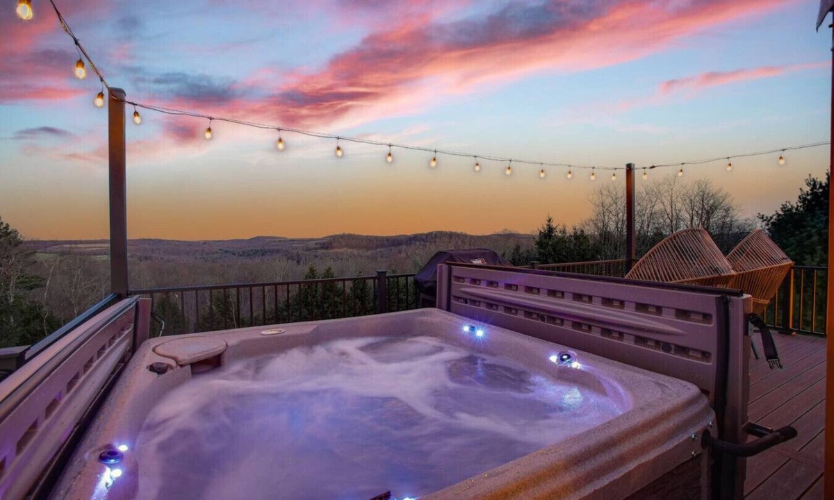 Knox Dale RV Rental | Horizon Hideout | Hot Tub, Mountain Views, Nature Escape