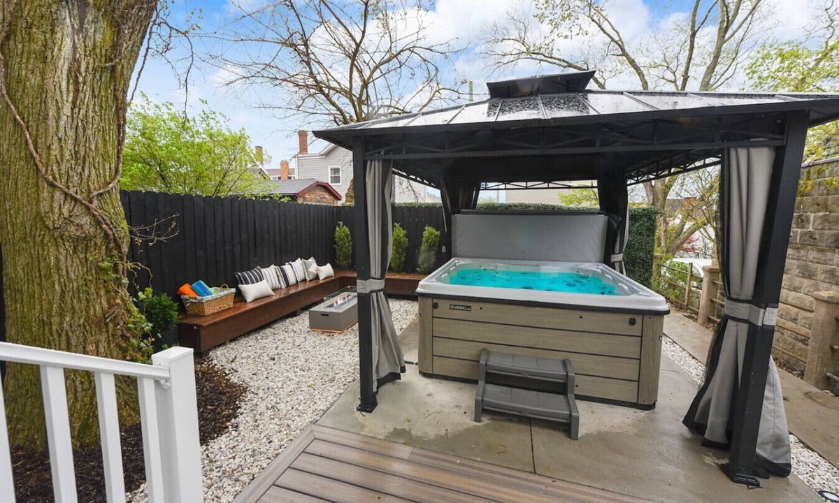 Mount Washington House | ★ HostWise Stays ★ Hot Tub Haven | Fire Pit, Games & Backyard Fun
