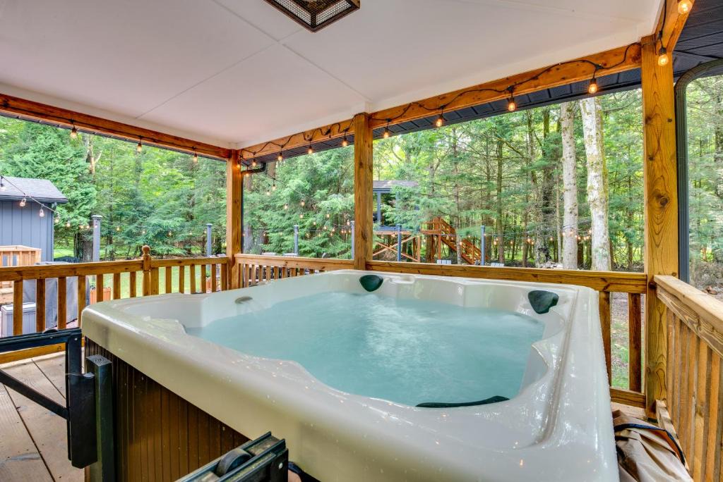 Albrightsville House | Hot Tub, Beach Access: Albrightsville Retreat!