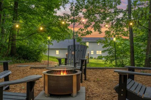 Newport House | Hot Tub, Camp Fire, Game Room, Coffee/Espresso Bar