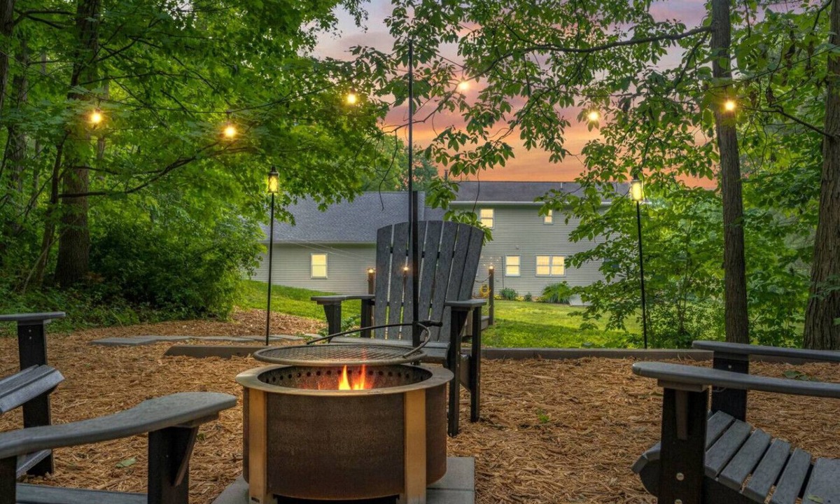Newport House | Hot Tub, Camp Fire, Game Room, Coffee/Espresso Bar
