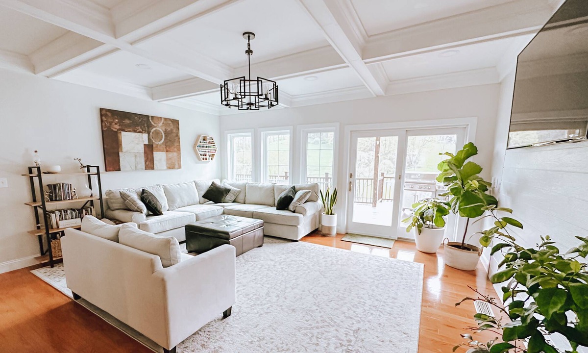 Fleming House | Hot Tub + Mtn Views 6BR 3BA ~15 Min to PSU