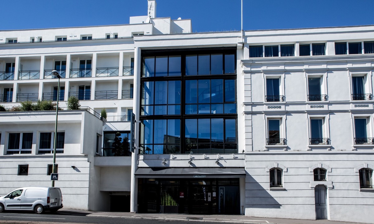 Suresnes Hotel | Hotel Atrium