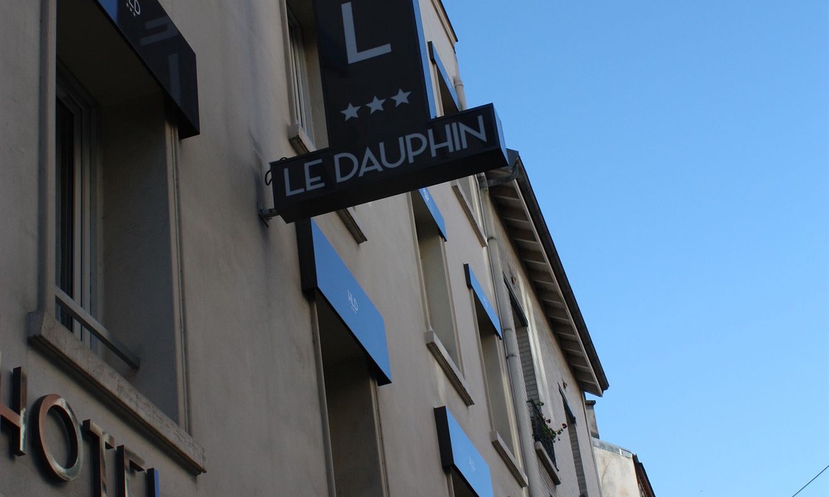 Puteaux Hotel | Hotel Dauphin