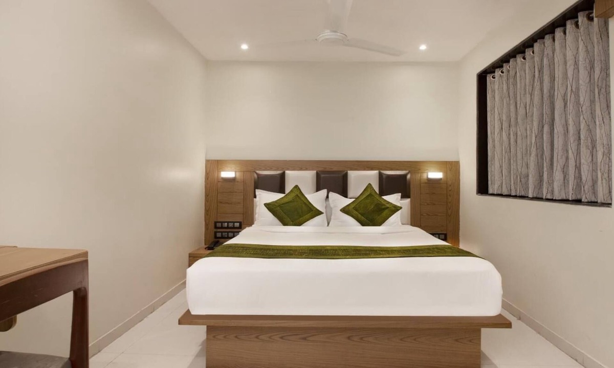 Prabhadevi Hotel | Hotel Residency Park