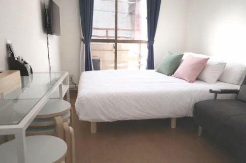Kabukicho Apartment | House L in Shinjuku
