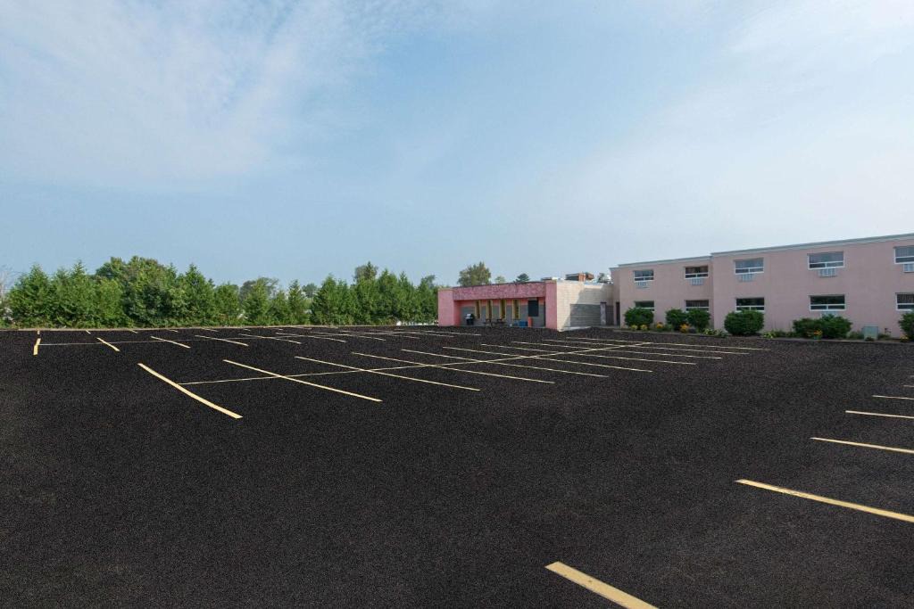 Gravenhurst Hotel | Howard Johnson by Wyndham Gravenhurst