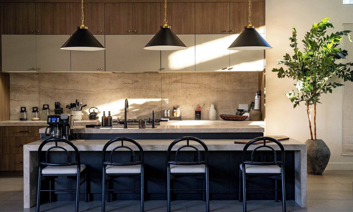 Southwest Village House | HÓZHÓ Modern Home w/Private Lanai, Pool & Theatre