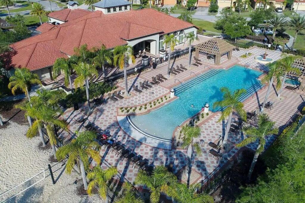 Bellavida Villa | Huge 6Br 6Bath Villa & Private pool Min to Disney
