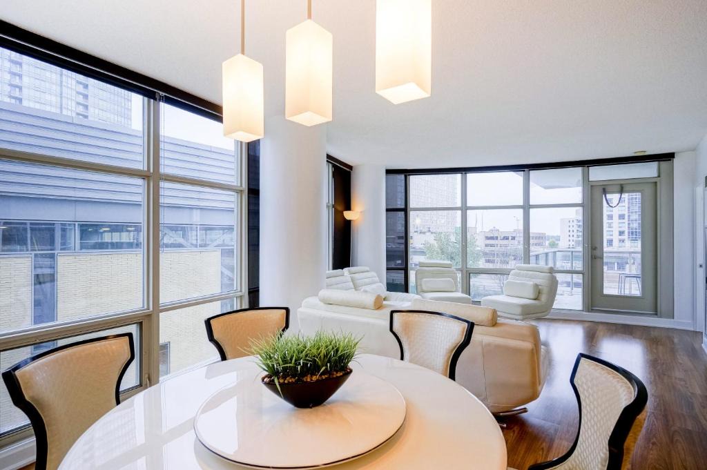 CityPlace Apartment | HydeWest - Mariner Furnished Suite