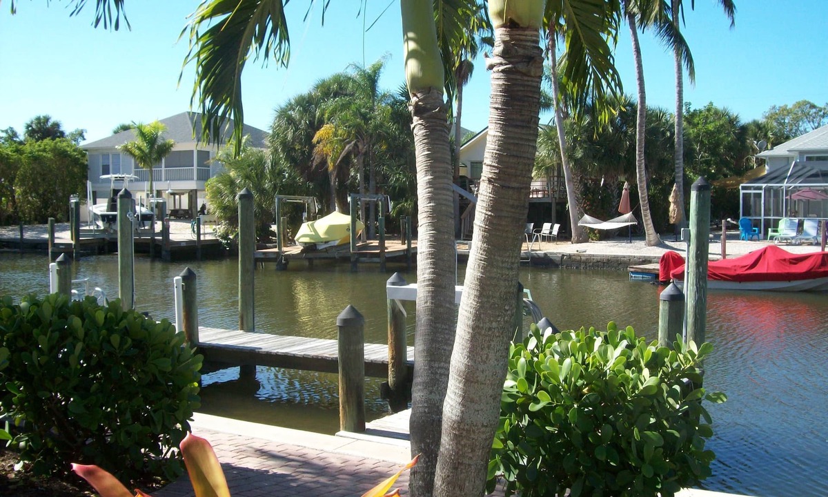 Fort Myers Beach Apartment | I'm the ONE! The CONCH Walk to Beach and Times Square