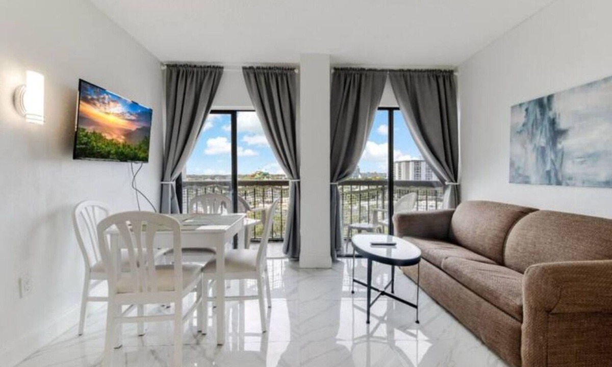 Southwest Orlando Apartment | In the middle of the fun CLOSE TO UNIVERSAL International drive 2 bedroom suite