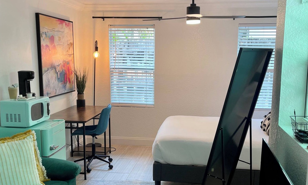 Victoria Park House | Indulge in Miranda Priestly Suite's Luxe at Las Olas Guesthouse Unit 7