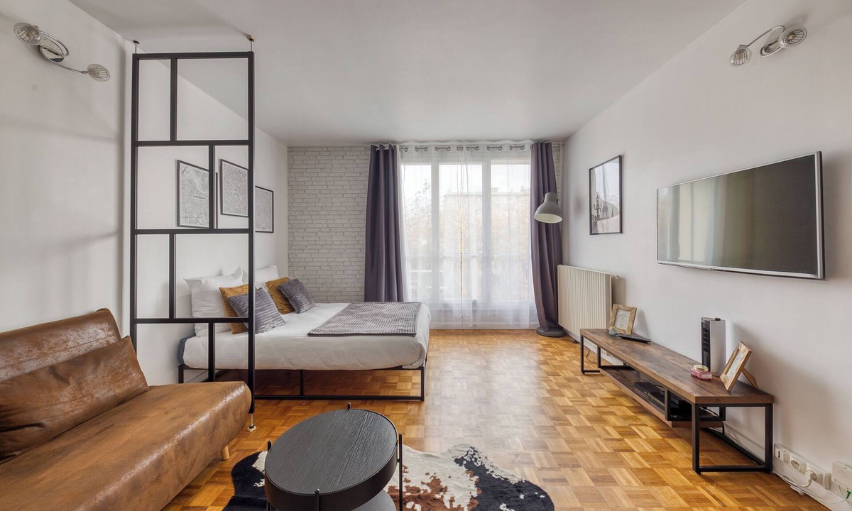 Saint-Mande Apartment | Industrial apartment in charming Saint-Mandé with Balcony and WiFi Near Metro 1
