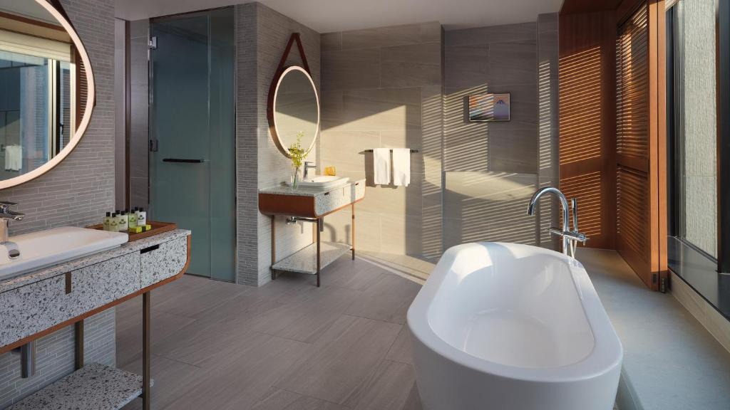 Yokohama City Centre Hotel | InterContinental Yokohama Pier 8 by IHG
