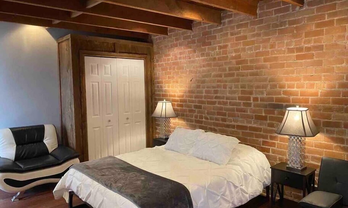 Iron Horse Historic District House | Iron Horse Carraige Home & Parking
